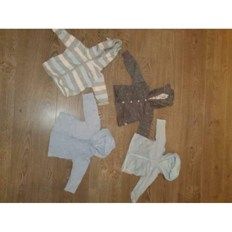 Volle kist met jongens kleding maatje 50/56