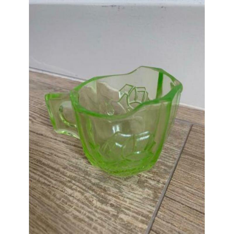 Uraniumglas rozenwater kannetje