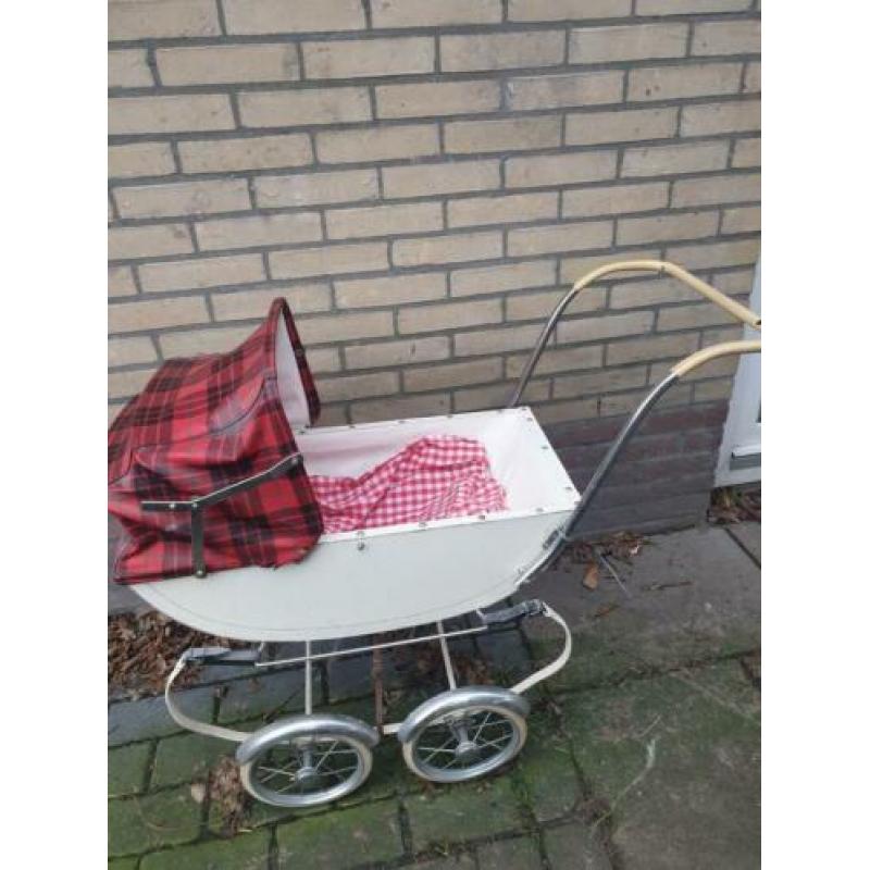 Vintage poppenwagen