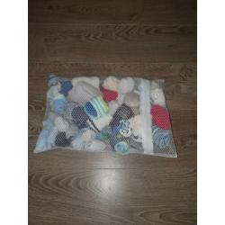 Volle kist met jongens kleding maatje 50/56