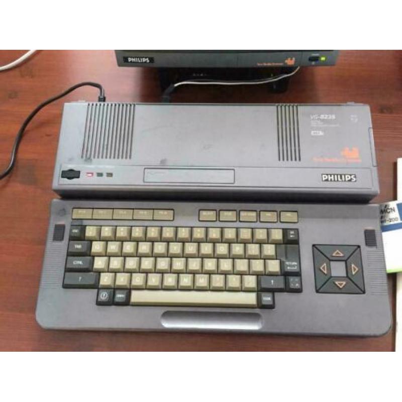 computer MSX 2 Philips + monitor + boekjes, model VG-8235