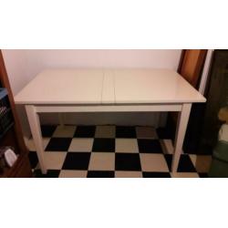 Eettafel gebroken wit