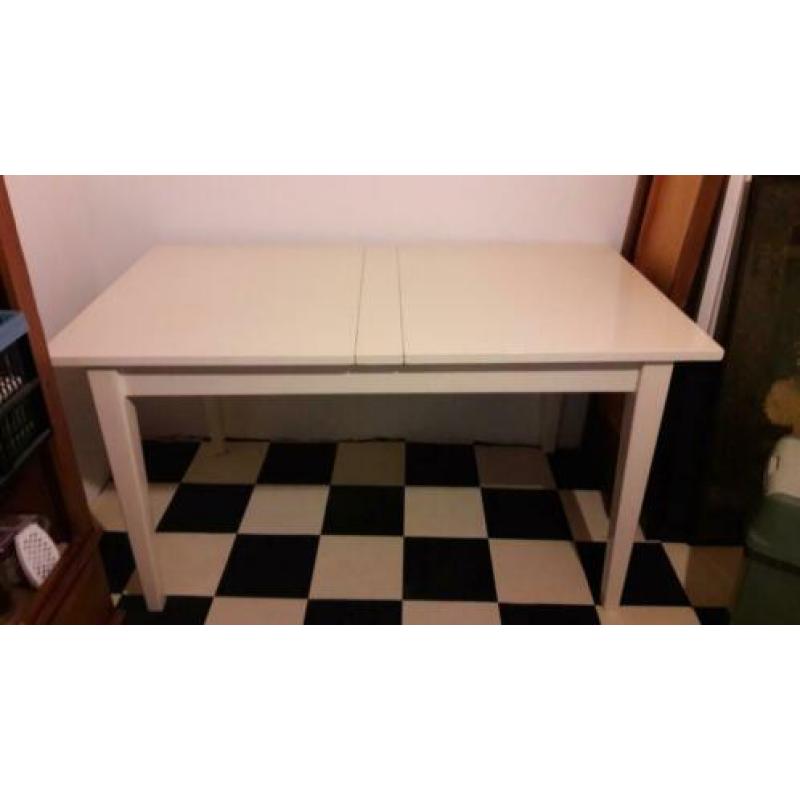 Eettafel gebroken wit