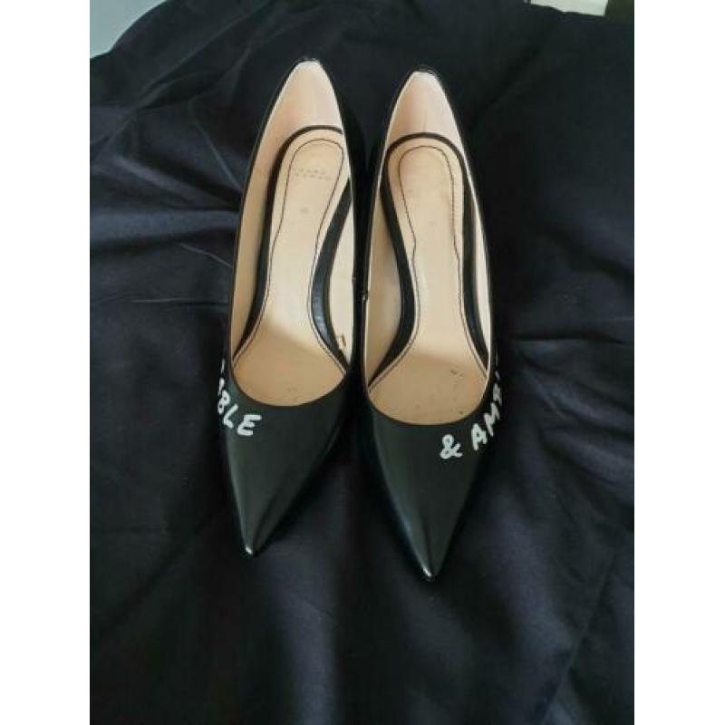 Zara zwart leren pump met tekst zgan