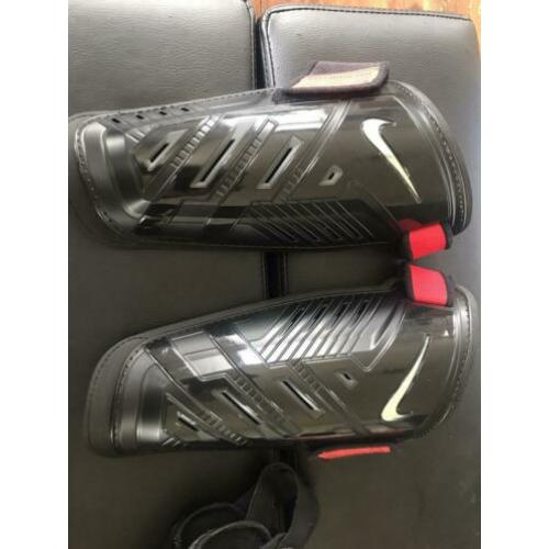 NIKE scheenbeschermers + gratis enkelbeschermers XL