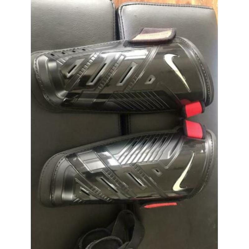 NIKE scheenbeschermers + gratis enkelbeschermers XL