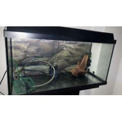 80/40/30 aquarium in de aanbieding met onderkast.