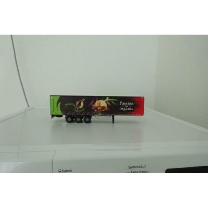 3 asser tautline trailer van Franje Onions.