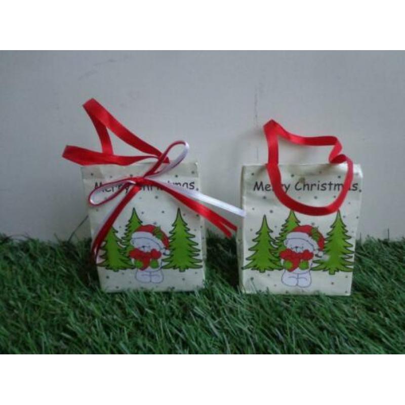 2 kerstboomhangers: best friends forever beertjes,muziekdoos
