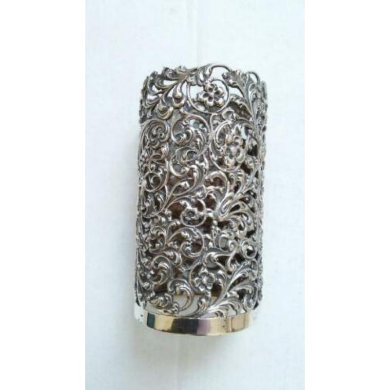 Antiek zilver flessenhouder floraal decor les klas lokaal