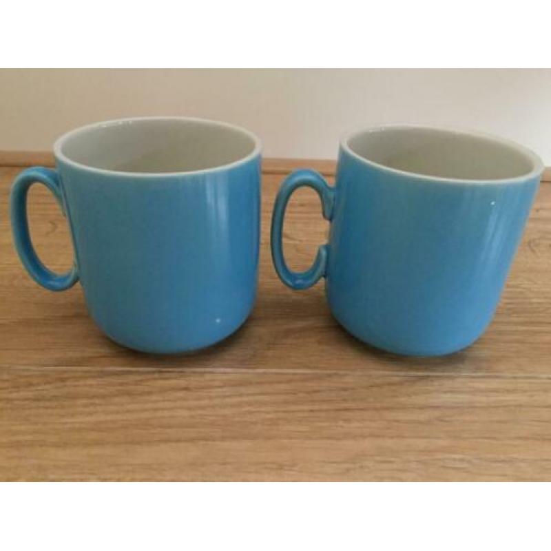 Villeroy Boch made in Luxembourg , 2 blauwe mokken