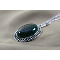 Klassieke Onyx , donker groene steen , natuursteen hanger