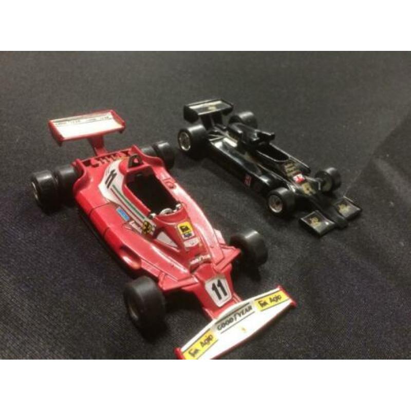 2x oudere Polistil F1 schaal-modellen