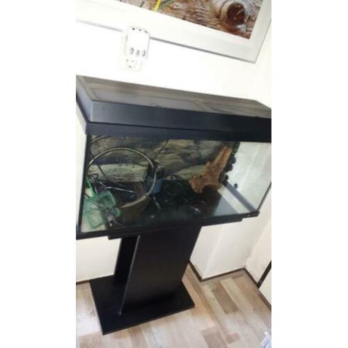 80/40/30 aquarium in de aanbieding met onderkast.
