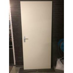 Drie opdekdeuren 2x88cm en 1x93cm breed, 211.5cm hoog