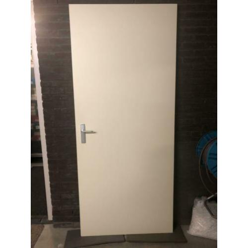 Drie opdekdeuren 2x88cm en 1x93cm breed, 211.5cm hoog