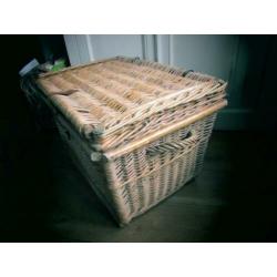 Antieke Brocante wasmand uit wasserij in Haarlem