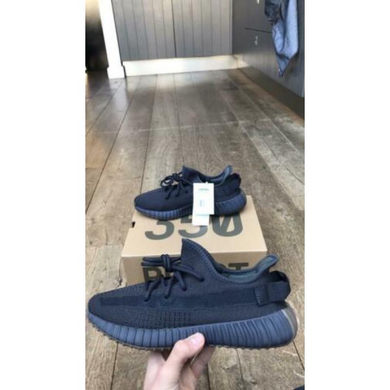 Yeezy cinder maat 42 US 8,5