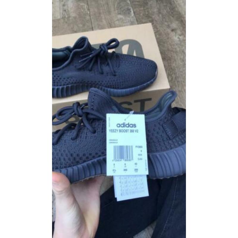 Yeezy cinder maat 42 US 8,5