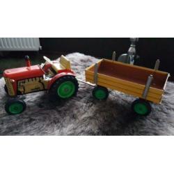 Blikken KDN Tractor met aanhanger.