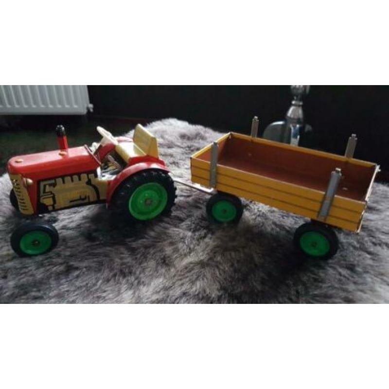 Blikken KDN Tractor met aanhanger.