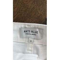 Jeans jasje, soepele trui, jeans rokje