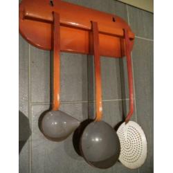 VINTAGE oranje emaille lepelrek