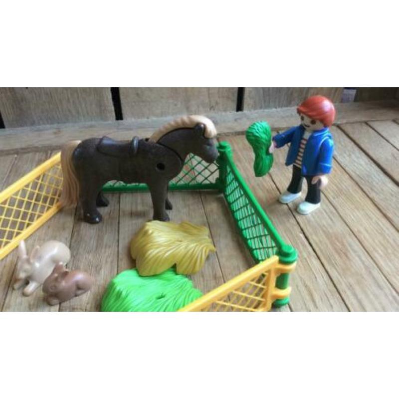 Playmobil boer pony konijnen jongen hek groen dieren
