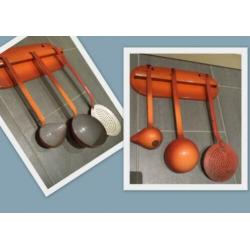 VINTAGE oranje emaille lepelrek