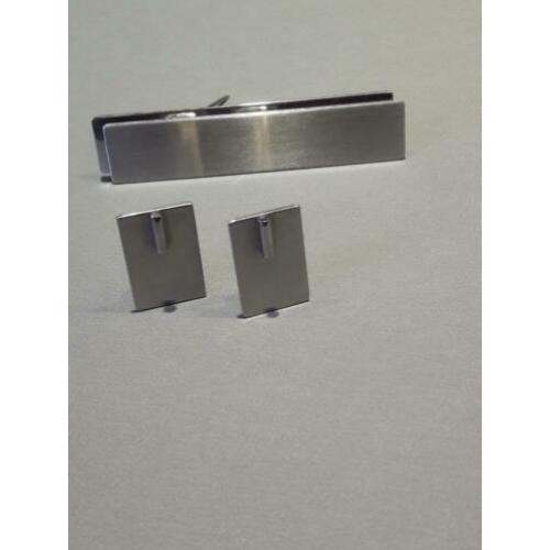 Design broche met bijbehorende oorclips