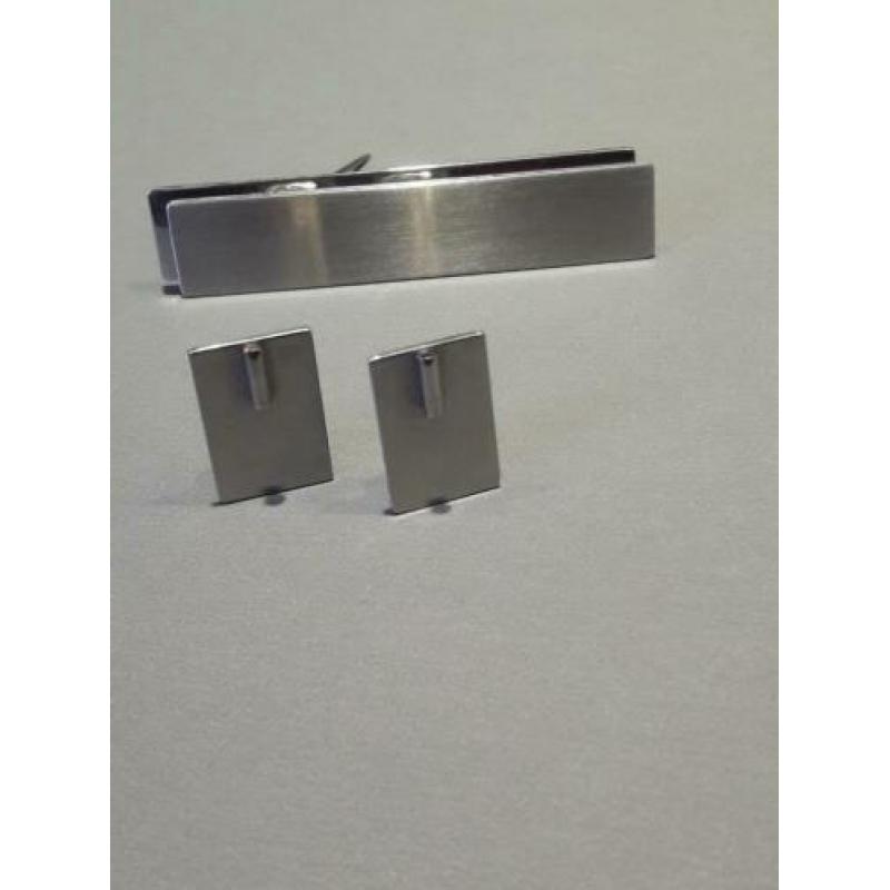 Design broche met bijbehorende oorclips