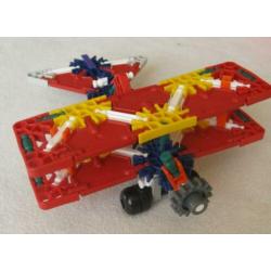 K"Nnex vliegtuig model 46866 in koffer. 3 modellen Knex.