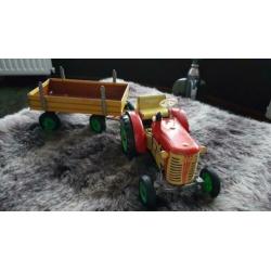 Blikken KDN Tractor met aanhanger.