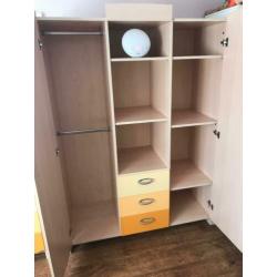 Babykamer compleet (wikkelcomode, kast, bedje)