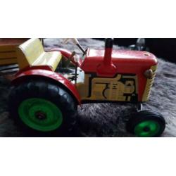 Blikken KDN Tractor met aanhanger.
