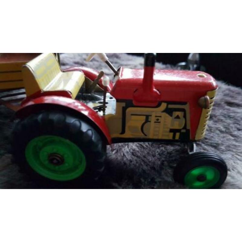 Blikken KDN Tractor met aanhanger.