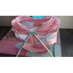 Wieg/ reiswieg little world met hema en jolein beddengoed