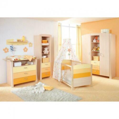 Babykamer compleet (wikkelcomode, kast, bedje)