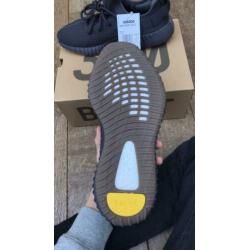 Yeezy cinder maat 42 US 8,5