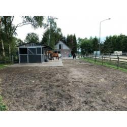 Buitenstal met ruime uitloop, voor 2 paarden bij Valtherbos