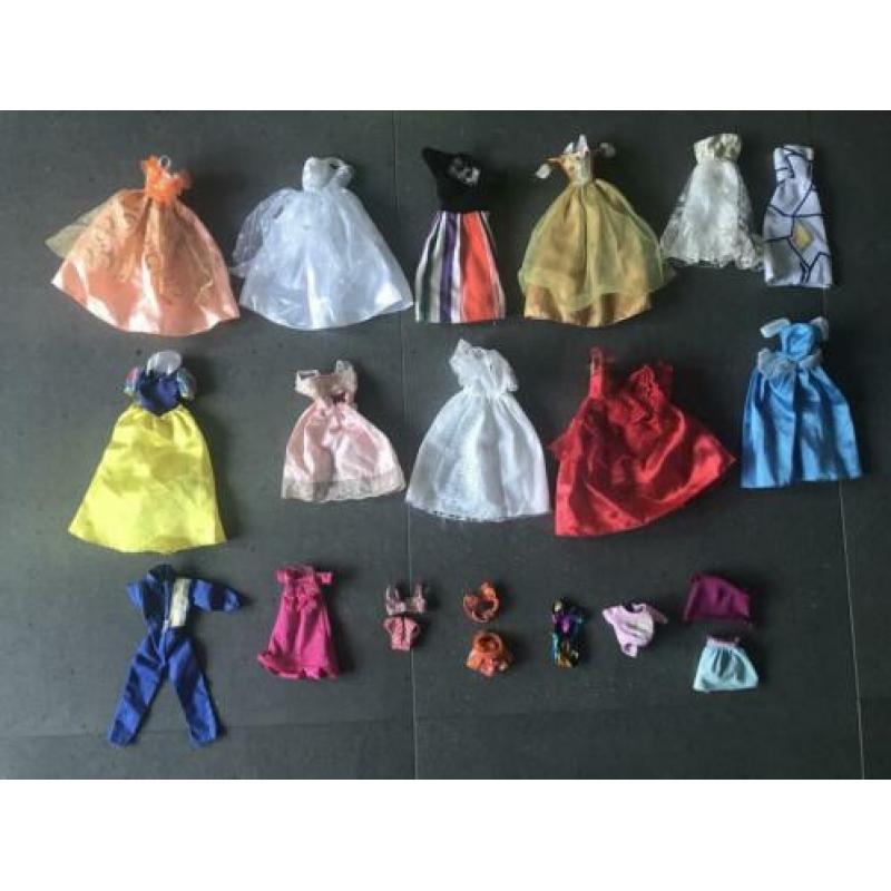 Barbie, evi, meubels, kleding etc