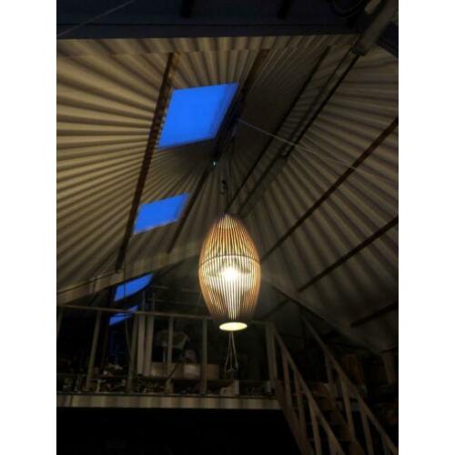 handgemaakte houten lamp