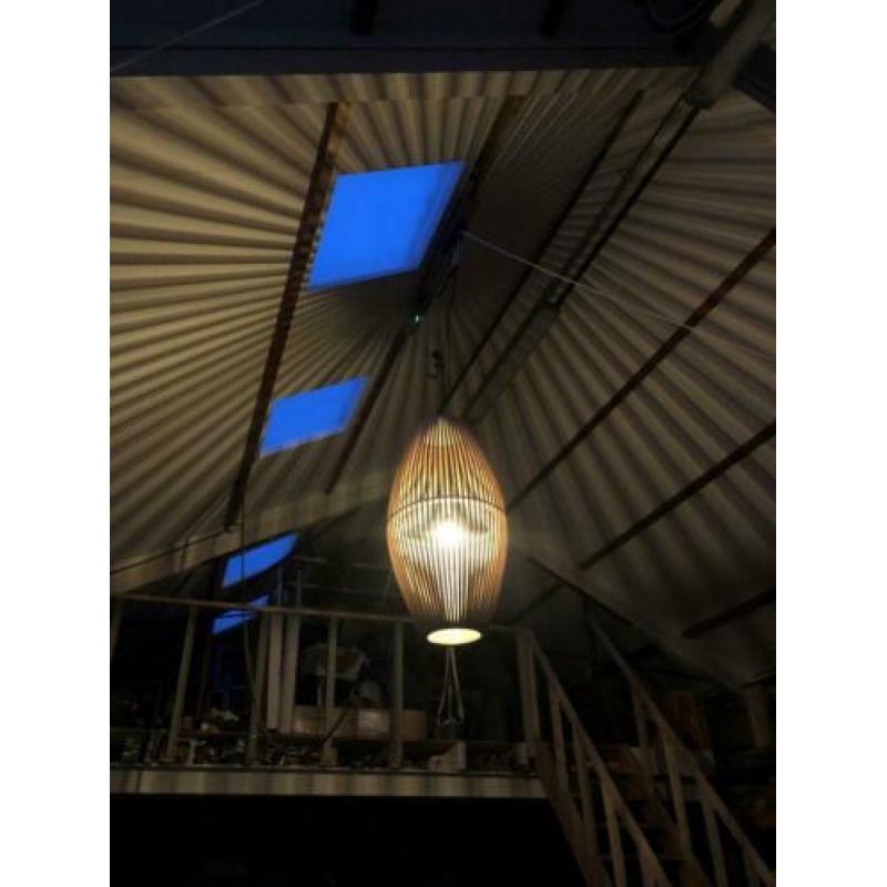handgemaakte houten lamp
