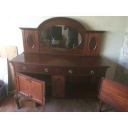 Antiek dressoir