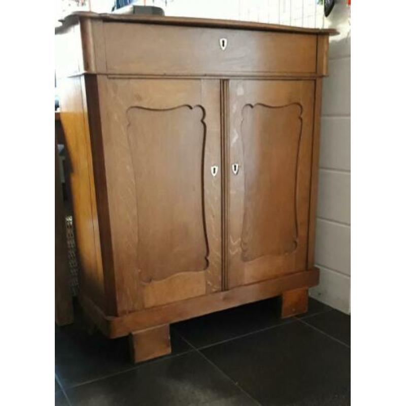 Antieke kast