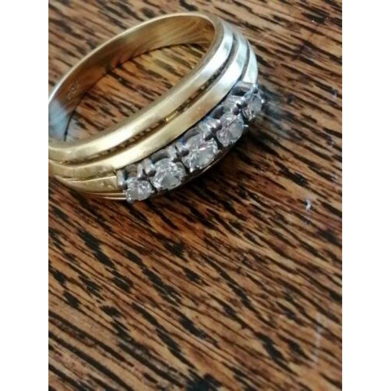 Hele mooie ring totaal 0.45 krt diamant