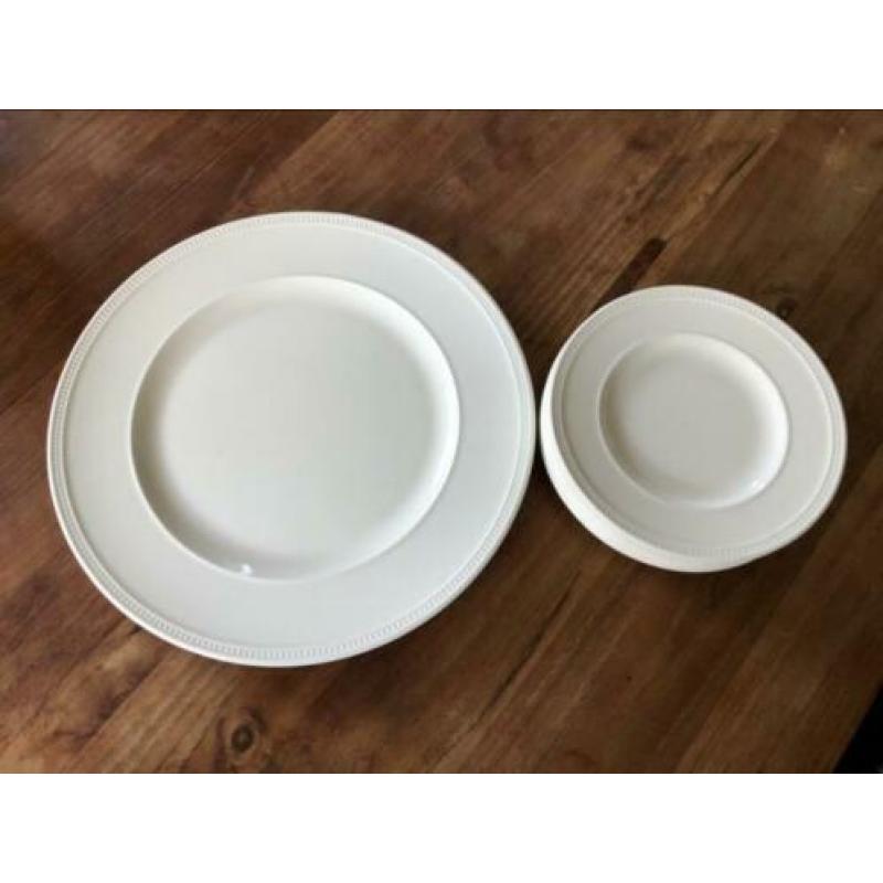 Wedgwood windsor gebakschaal met 6 gebaksbordjes 18cm glad
