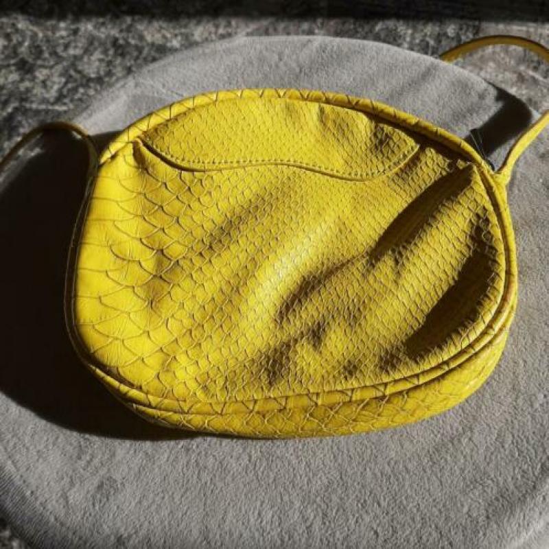 Neon geel schoudertas Mango