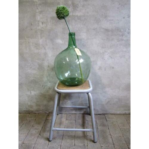 Vintage kruk | tafeltje met grijs stalen frame | houten zit