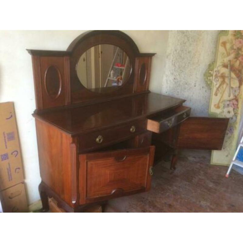 Antiek dressoir